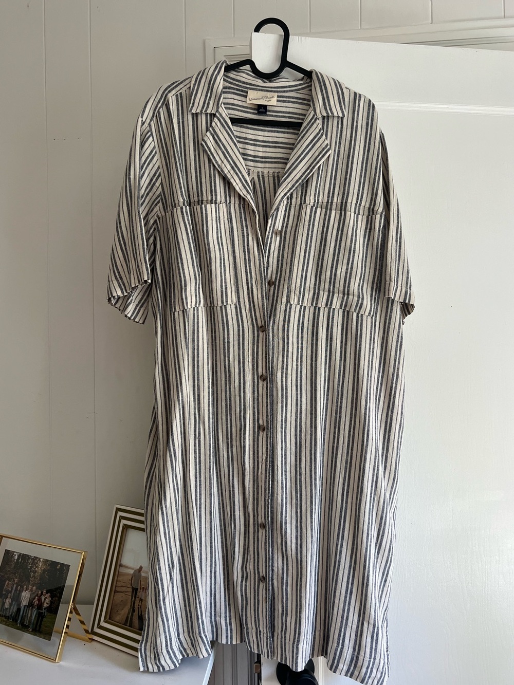 Universal Thread Cream and Dark Blue T shirt dress